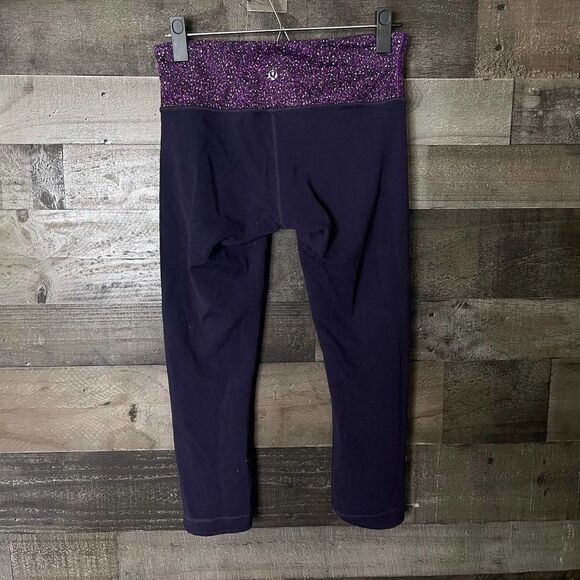 Lululemon Reversible Crop 6 - Picture 4 of 5